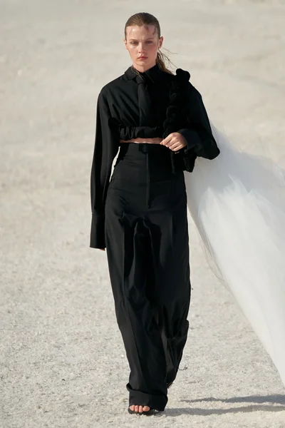 Look 12